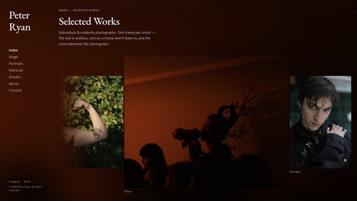 Ambience — the whole window filled with the active photograph's own blurred atmosphere